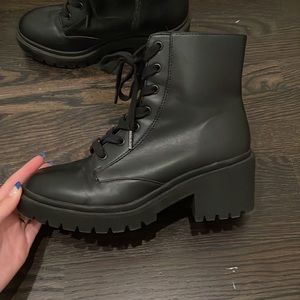 universal thread chuck heel shoes